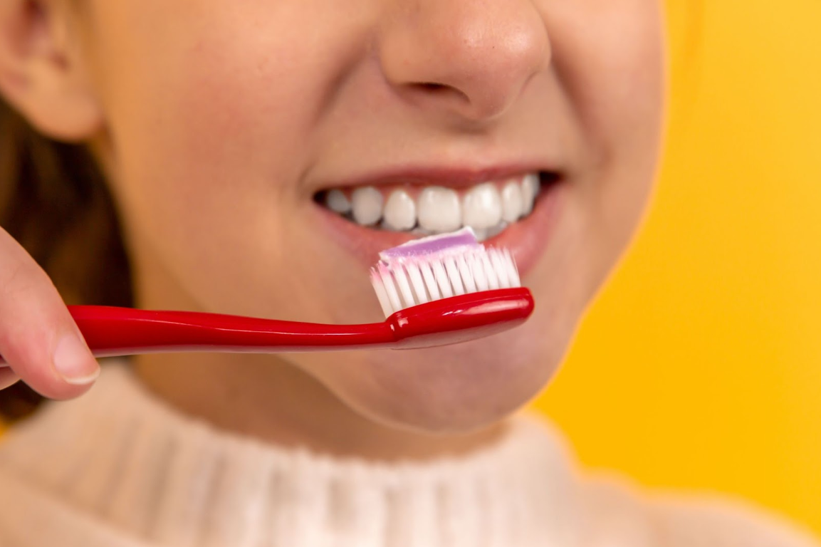 早晚完整清潔牙齒幫助預防口腔疾病發生